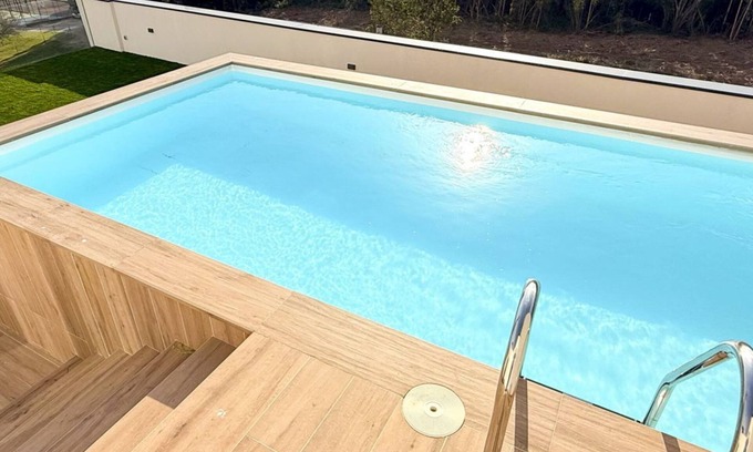 Sanxenxo Apartment | Rocafort apartment, with swimming pool, meters from the beach