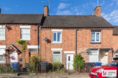 Rocester House | Rocester Rest close to Alton Towers & JCB, Netflix