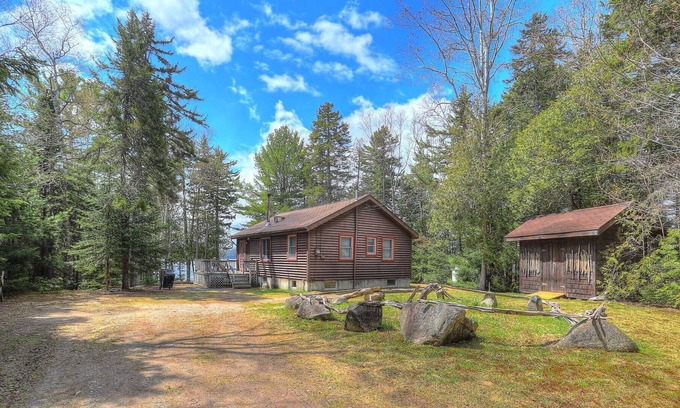 Rangeley Plantation House | Rockery - Cozy Cabin on Mooselookmeguntic Lake