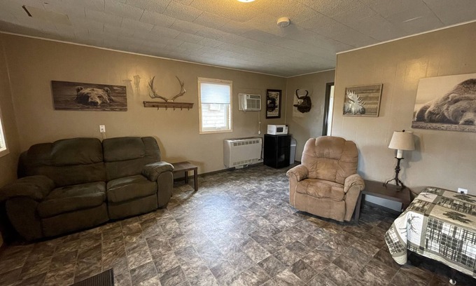 Faulkton Cabin | Rockin' E #14 - cozy, newly remodeled cabin