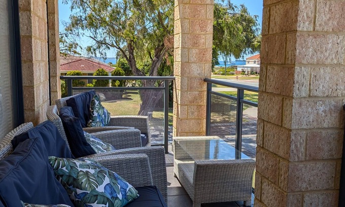 Rockingham Apartment | Rockingham Beach Townhouse - Your home away from home