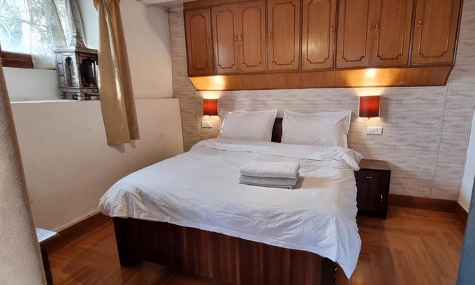 Bemloi House | Rockpoint - Mall Road Serviced Homes