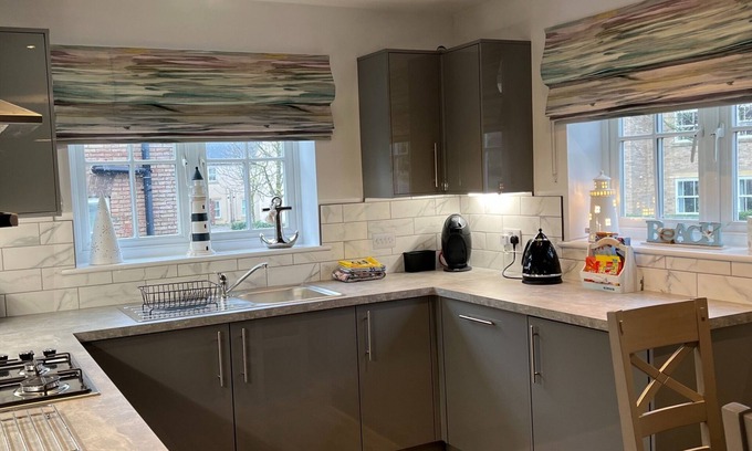 Filey Cottage | Rockpool Cottage, The Bay, 3 Bedroom, Sleeps 6, Leisure centre Dog friendly Wifi