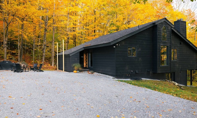 Killington House | Rockwell Haus: modern cabin 14 min from Killington