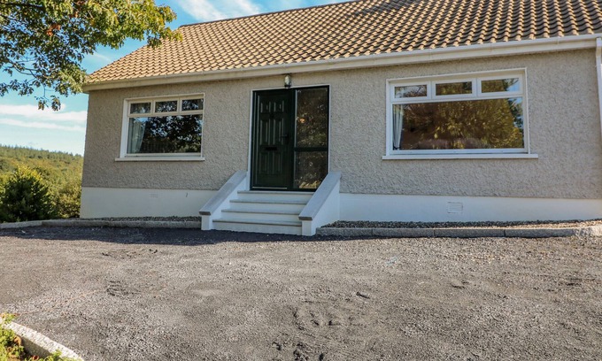 Castledockrell Cottage | ROCKWOOD COTTAGE, pet friendly in Bunclody, County Wexford