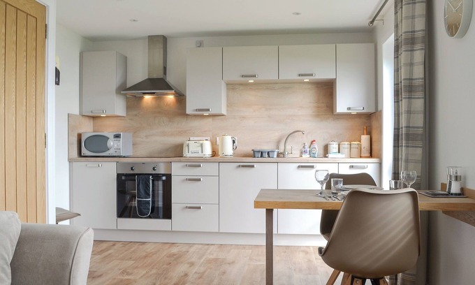 St. Mary's Cottage | Rockworks Chalets No.3 - UK7042