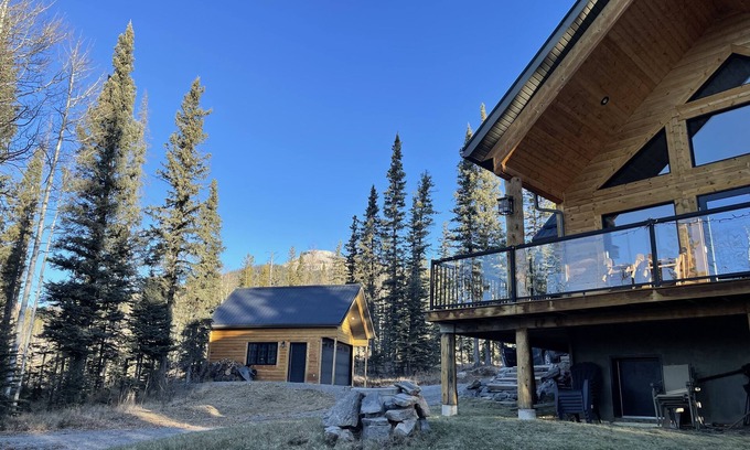Nordegg Cabin | Rocky Mountain Cottage
