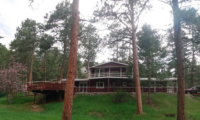 North Central Evergreen Cabin | Rocky Mountain Private Cabin
