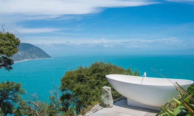 Nelson Region Cabin | Rocky Point Hut Pepin Island is nestled amongst native kanuka and coastal New Zealand bush