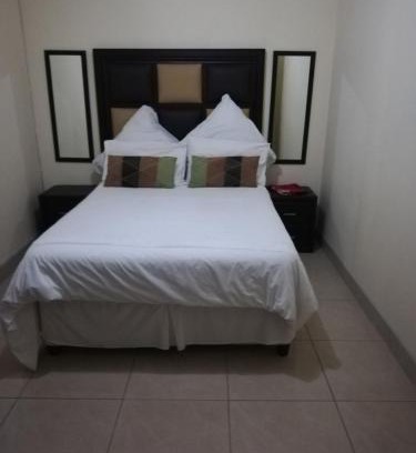 Constantia Kloof Apartment | Rocky Ridge Guest House 2 SELF CATERING - No Alcohol allowed