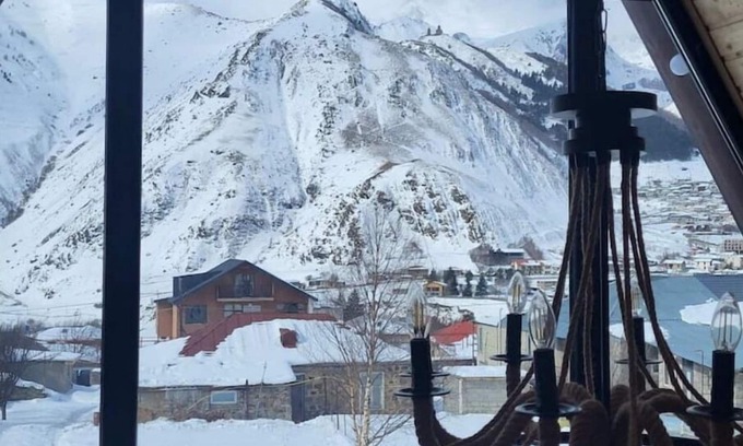 Gergeti Cabin | Rocky Views