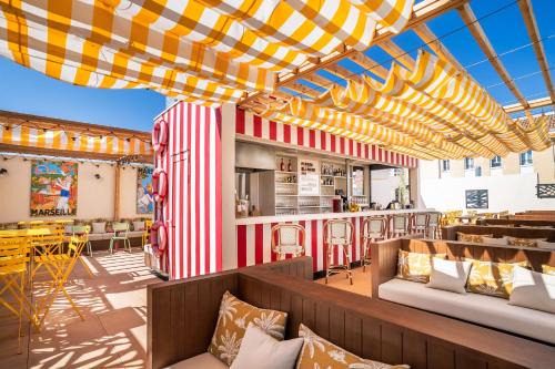La Castellane Hotel | RockyPop Marseille Hôtel
