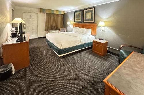 College Station Hotel | Rodeway Inn