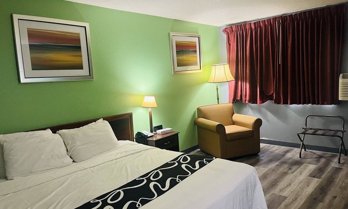 Whitehall Hotel | Rodeway Inn