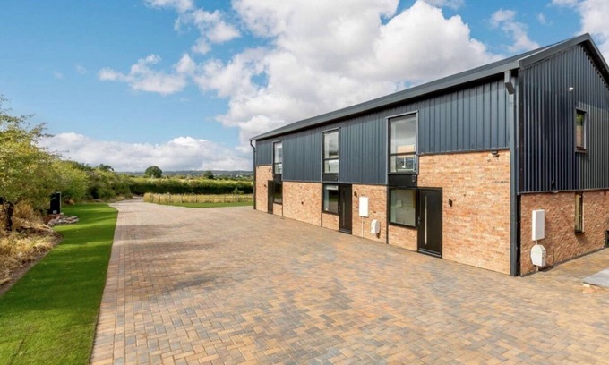 Bishampton Cottage | Roe Cottage, disabled adapted 2 bedroom, hot tub