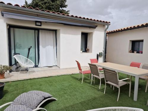 Rognac House | Rognac centre au calme maison entiere 5 couchages et jardin