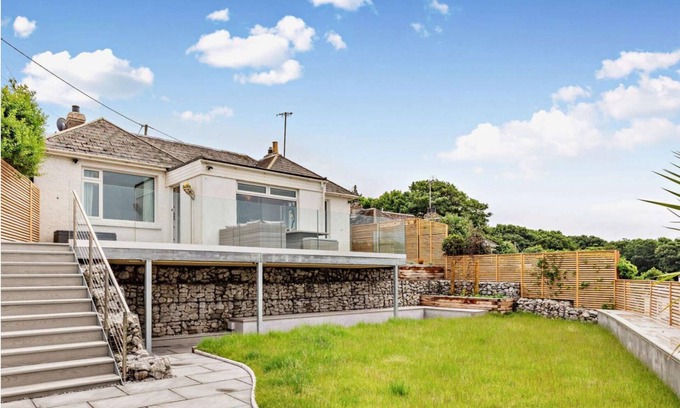 Perranporth House | Rolling Waves - Discount 2024. Stunning location, sea view, 5 min walk to beach