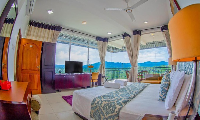 Tennekumbura Hotel | Romance Hills Hotel