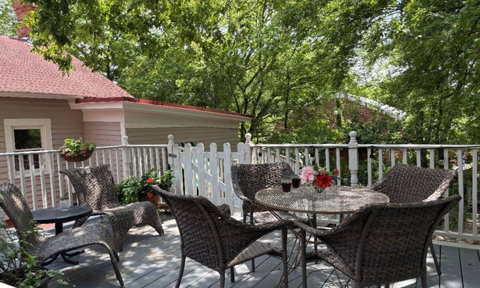 Downtown Little Rock Cabin | Romance, Style & Comfort