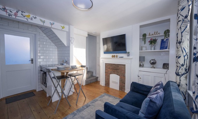 Canterbury Cottage | Romantic 1-Bed City Cottage, Terrace