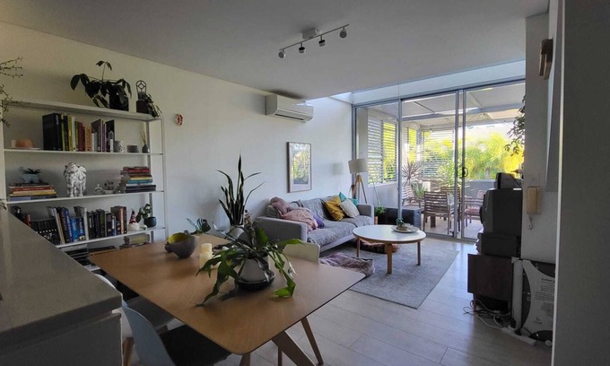 Alexandria Apartment | Romantic, bright and quiet loft in Alexandria. Pet friendly