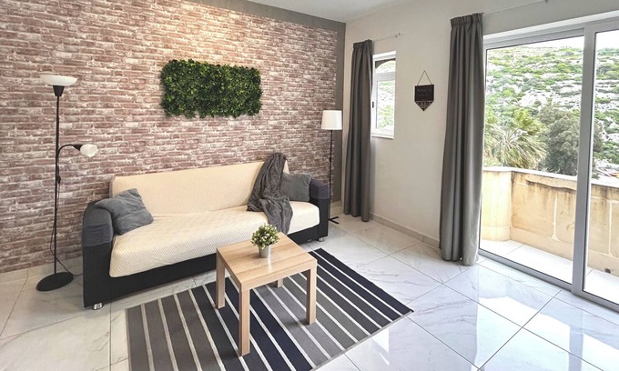 Kercem Apartment | Romantic Comfort & Subtle Luxury – Delax 2-Bedroom Hideaway in Gozo-Xlendi