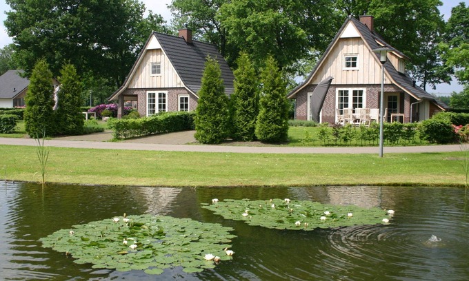 Hellendoorn House | Romantic Cottage With a sun Shower