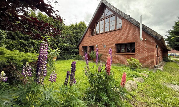 Trent Apartment | Romantic country house with thatched roof and park-like garden + free laundry package.