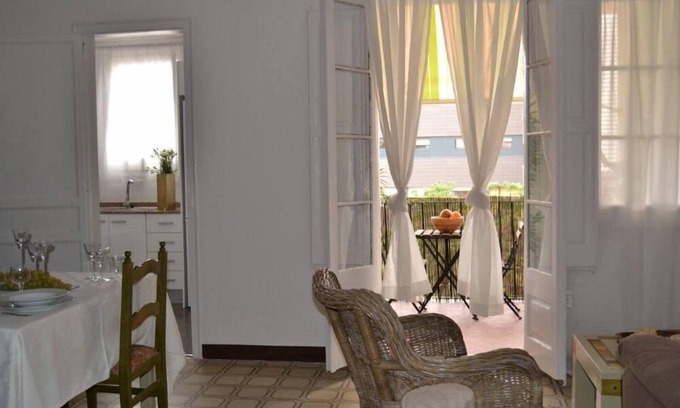 Les Corts Apartment | Romantic, well decorated, quiet