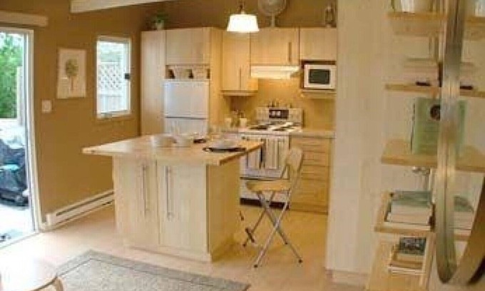 Shawnigan Lake House | Romantic Getaway Or Restful Retreat, for one Or Two People.