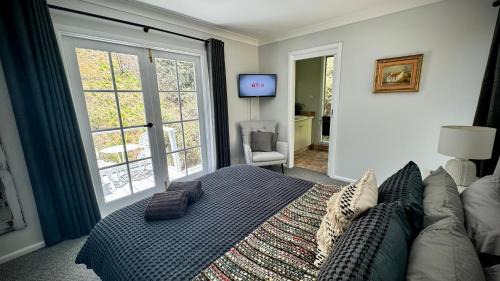 Lidster House | Romantic Getaway - Private Guest Suite - Country setting amongst Orange's best Wineries