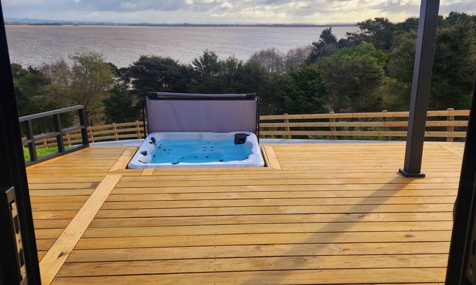 Waerenga Cabin | Romantic Lakeside Cabin. 1 Hour from Auckland CBD. 728a Waikare Rd Te Kauwhata.