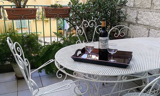 Gambetta Apartment | Romantic, quiet 2 room flat, private terrace, free Wi-Fi, near beaches and tram