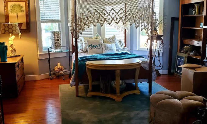 Tappahannock Apartment | Romantic River apartment, 1 block from River.