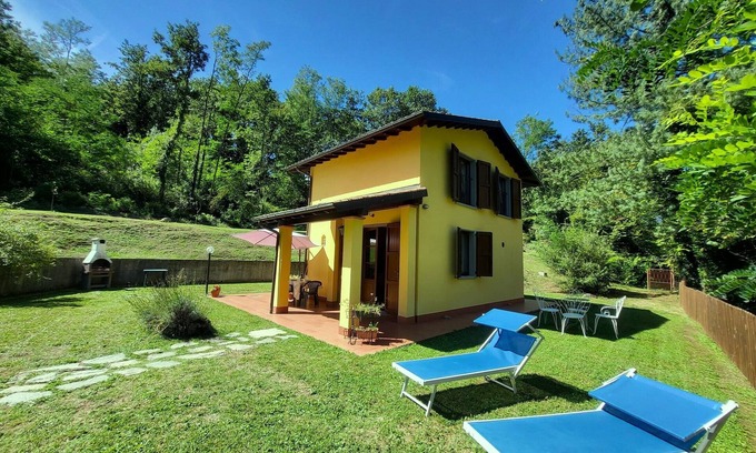 Piazza al Serchio Villa | Romantic Riverside Property, small private pool. WIFI . Walk to facilities