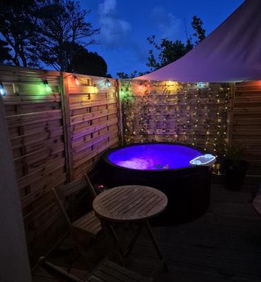 Lampaul-Plouarzel Apartment | Romantic room le moutik du bord de mer avec SPA et sauna parking gratuit