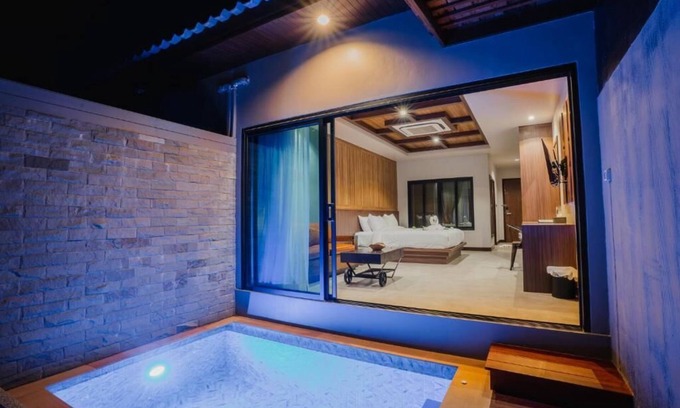 Talat Nuea Resort | Romantic Room with Private Plunge Pool/Located in Siray Bay 5 Minto Phuket Town