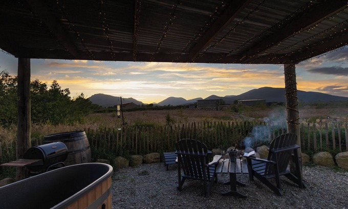Annalong Cabin | Romantic Rural Retreat - Rustic Cabin in the Mournes with Private Hot Tub