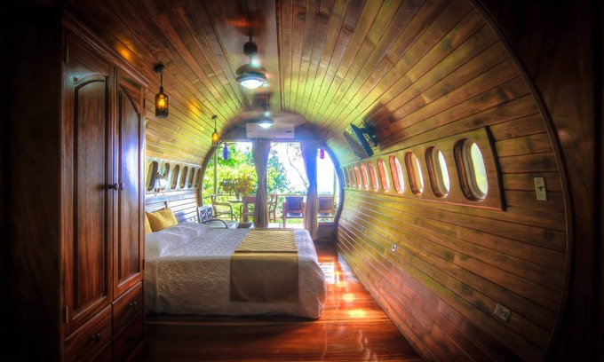 Manuel Antonio Cottage | Romantic Secluded Jungle Cockpit Cottage w Private Outdoor Tub