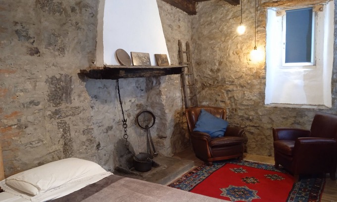 Olcio Apartment | Romantic studio apartment a stone's throw from the lake