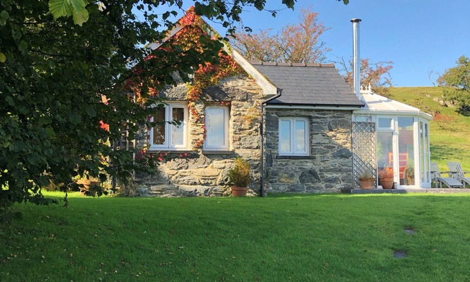 Corwen Cottage | Romantic Stone built cottage with Log burner