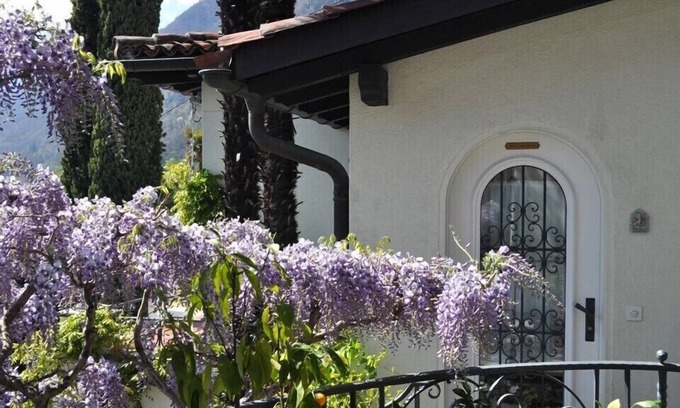 Ronco sopra Ascona House | Romantic Studio with magnificent View of Lago Maggiore & Alps