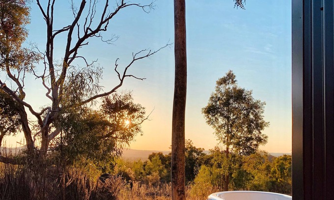 Frog Rock Cabin | Romantic Sunset Cabin set on 25 acre farmstay 5 mins from Mudgee wineries