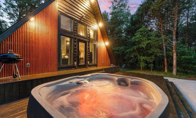 Jasper House | Romantic Sunsets Views Couples A Frame & Hot Tub