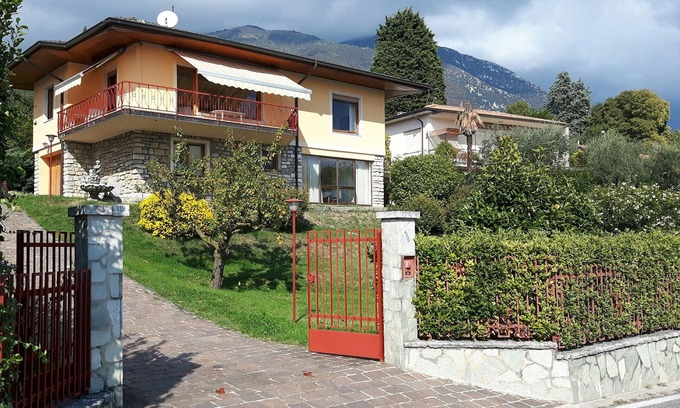 Toscolano Maderno House | Romantic villa with a fantastic view of Lake Garda