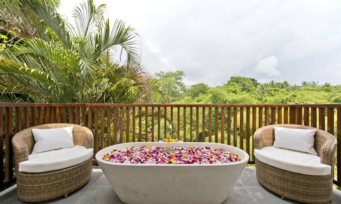 Tegal Mengkeb Villa | Romantic Villa Overlooking to Jungle and River