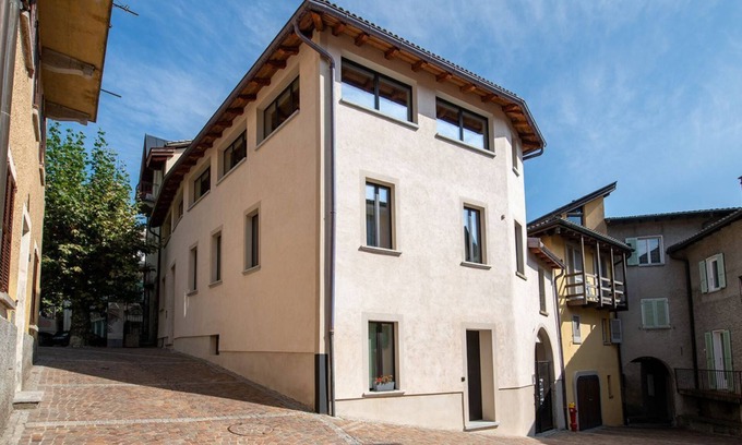 Montagnola Apartment | Romantic village house with small garden (LO STALLINO)