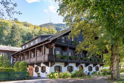 Laakirchen Hotel | Romantik Hotel Die Gersberg Alm über Salzburg mit Outdoorpool