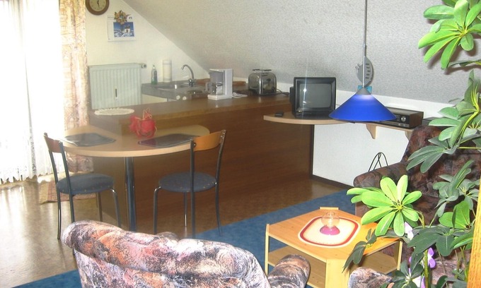 Steinwiesen Apartment | Romantische Mehrsternkomfortwohnung mit Balkon, voll ausgestattete Küchenzeile