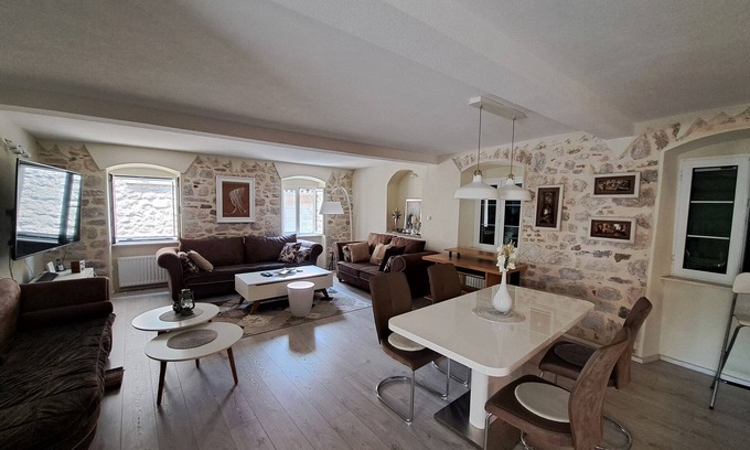Kotor Apartment | Romantisk Lägenhet i Hjärtat av Gamla Stan Kotor